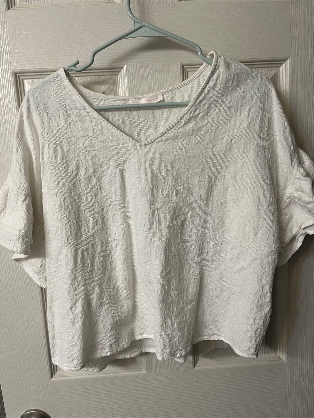 Ces Femme Women's White V-Neck Textured Floral Short Sleeve Blouse
